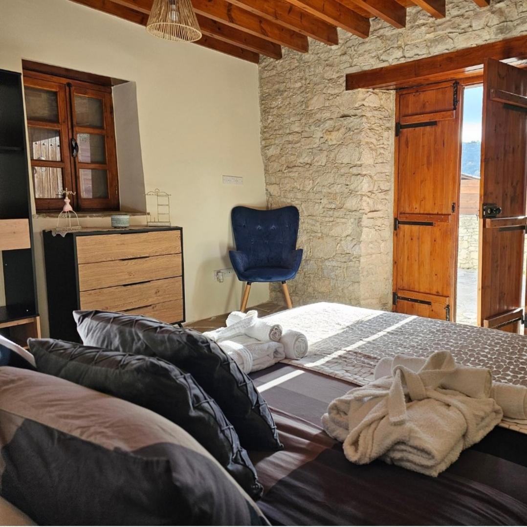 The Stonehouse Suites With Private Bath Spas Limassol Room photo