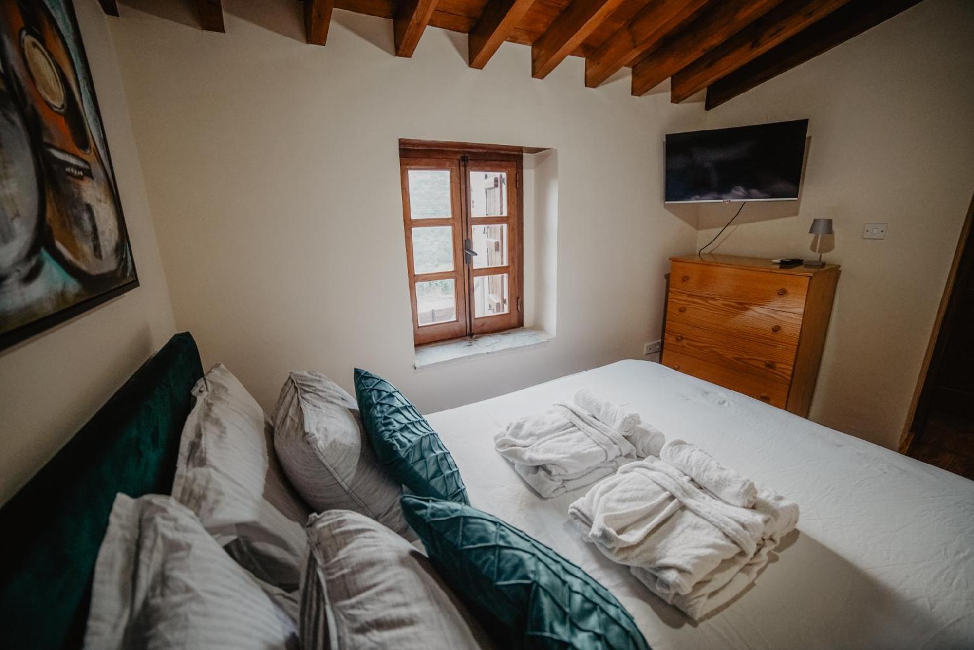 The Stonehouse Suites With Private Bath Spas Limassol Room photo