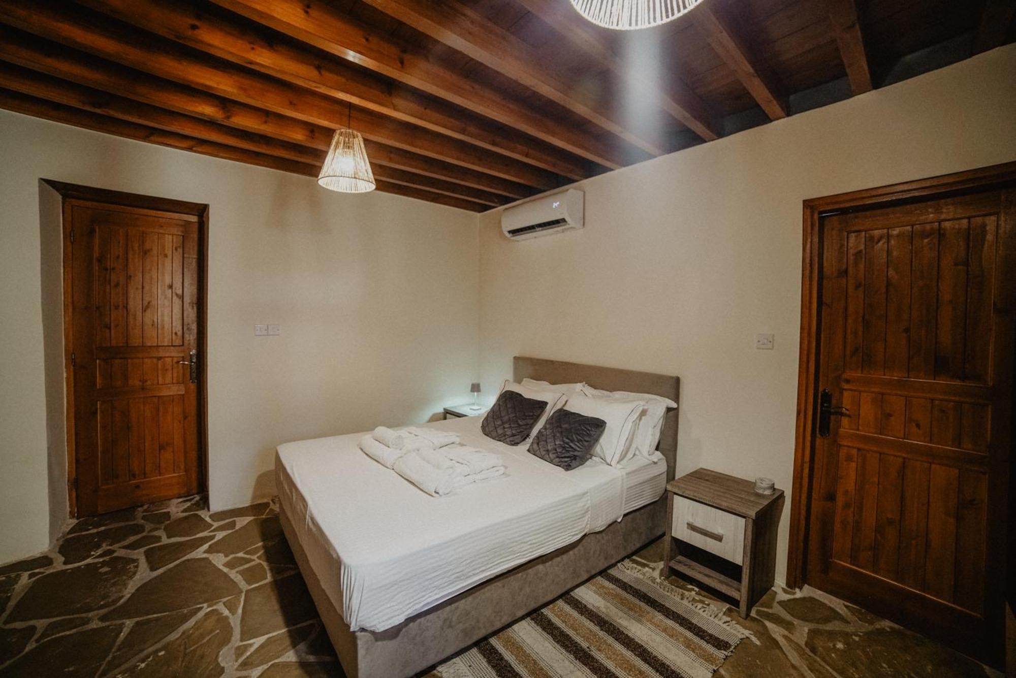 The Stonehouse Suites With Private Bath Spas Limassol Room photo
