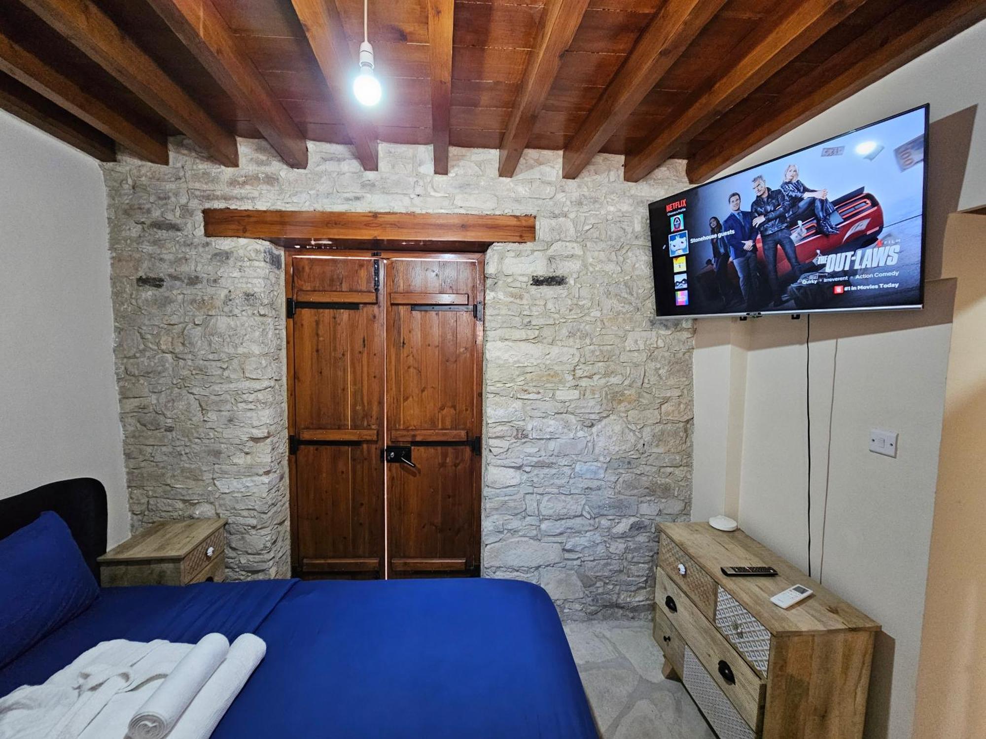 The Stonehouse Suites With Private Bath Spas Limassol Room photo